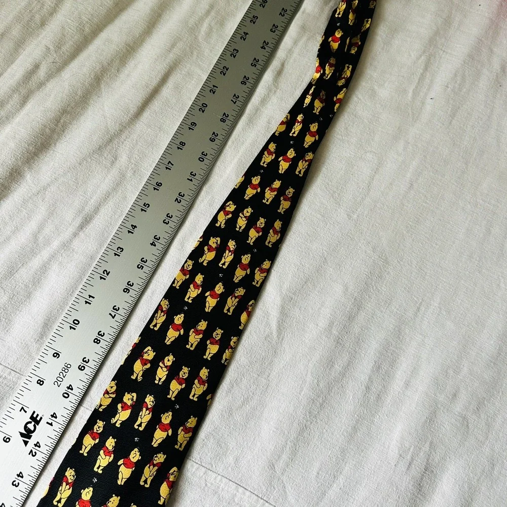 THE DISNEY STORE Tigger Winnie The Pooh Frolic in the Leaves 100% Silk Neck Tie